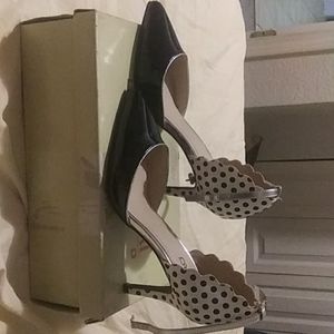 ASHRO POLKA DOT BLACK AND WHITE LOW HEELS